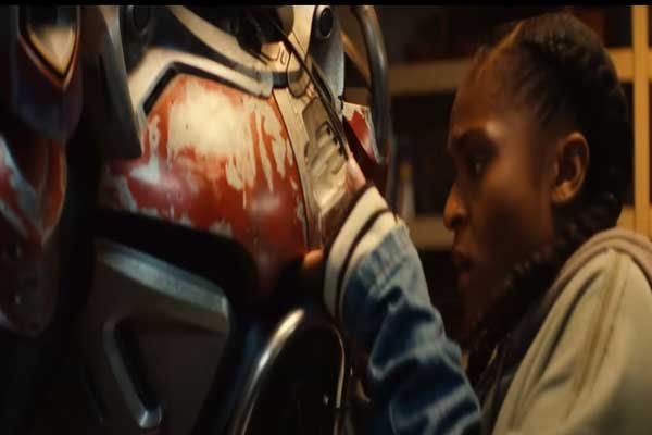 Riri Williams Working on her Suit 